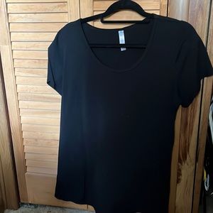 LuLaRoe Black Classic Tee - Large